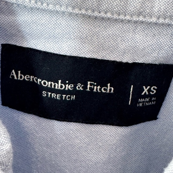 Abercrombie & Fitch Blue Casual Button Down Shirt - Picture 4 of 7